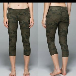 Lululemon camo Capri leggings